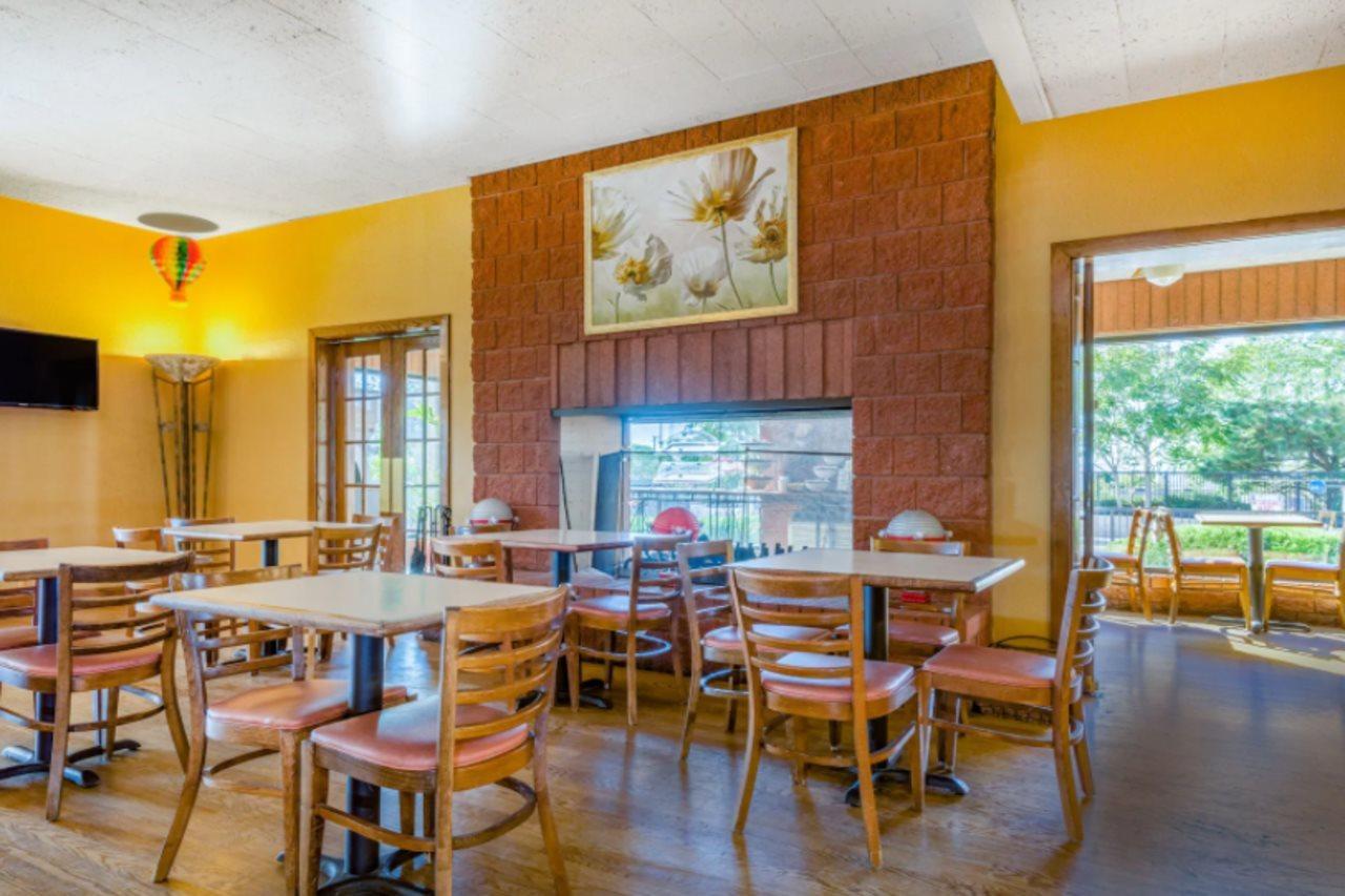 Ramada By Wyndham Albuquerque Airport Hotel Ngoại thất bức ảnh