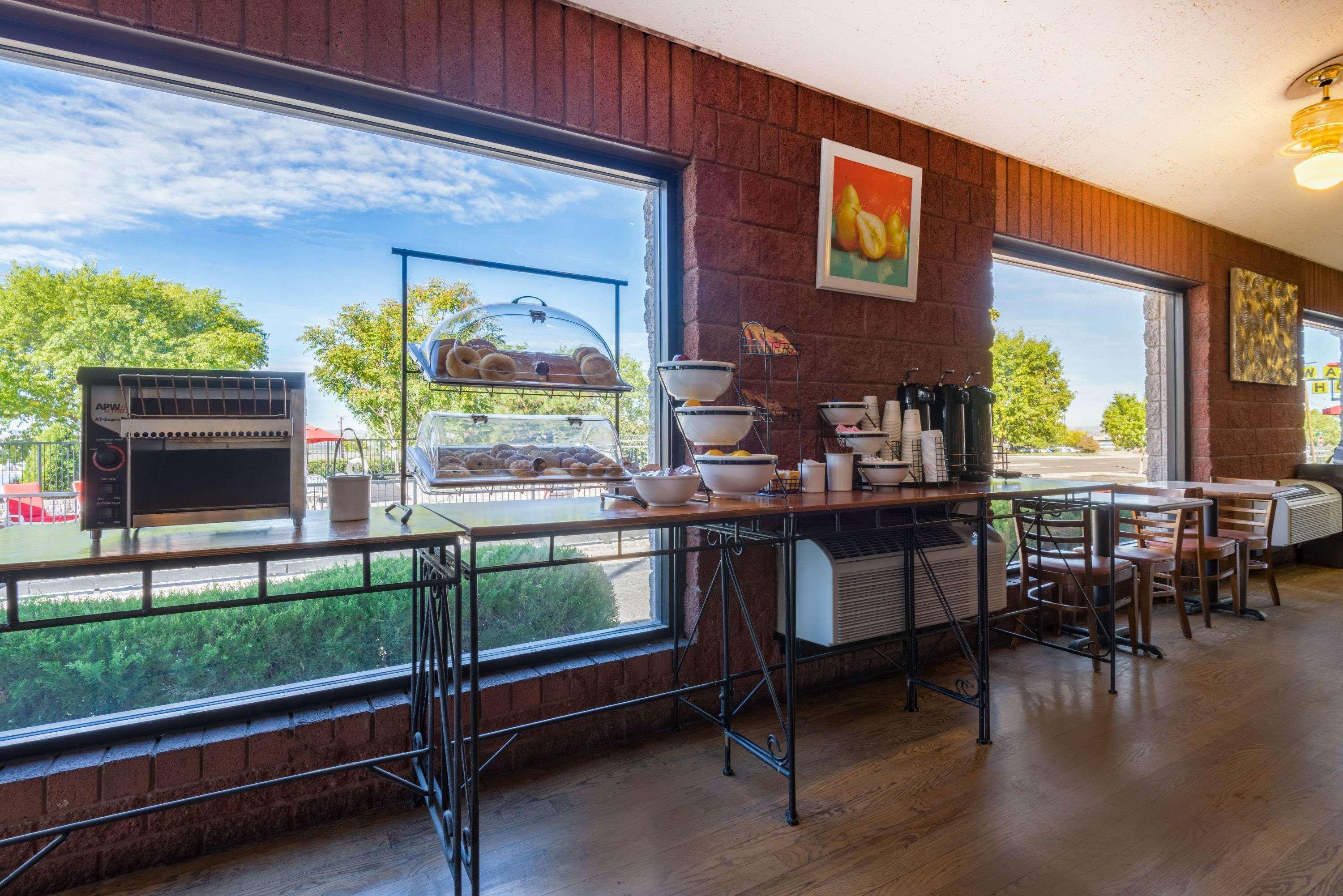 Ramada By Wyndham Albuquerque Airport Hotel Ngoại thất bức ảnh