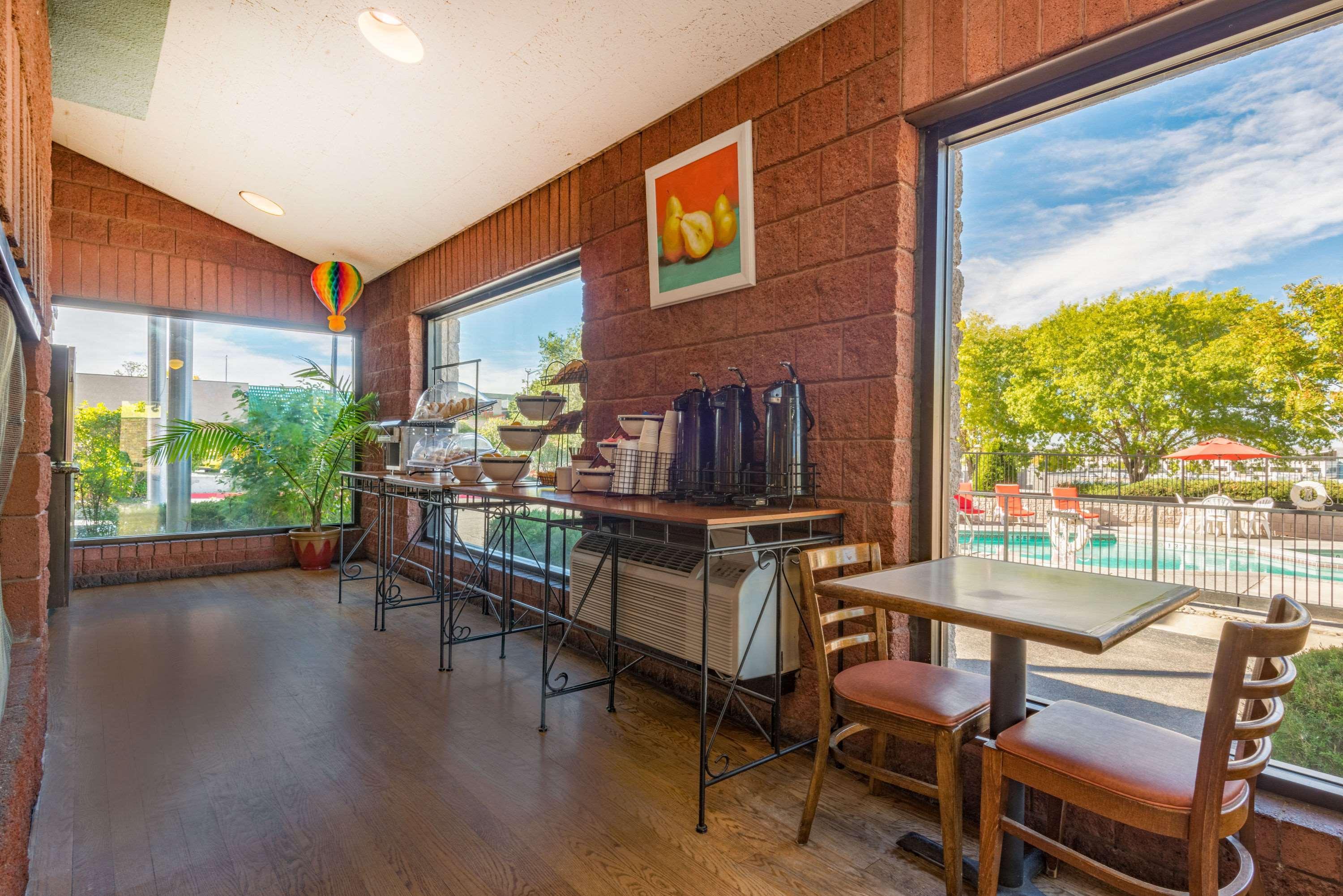 Ramada By Wyndham Albuquerque Airport Hotel Ngoại thất bức ảnh
