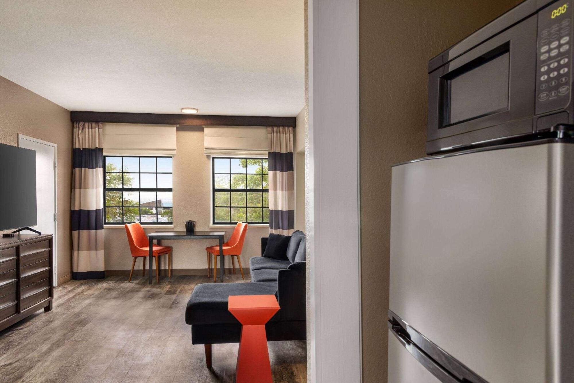 Ramada By Wyndham Albuquerque Airport Hotel Ngoại thất bức ảnh