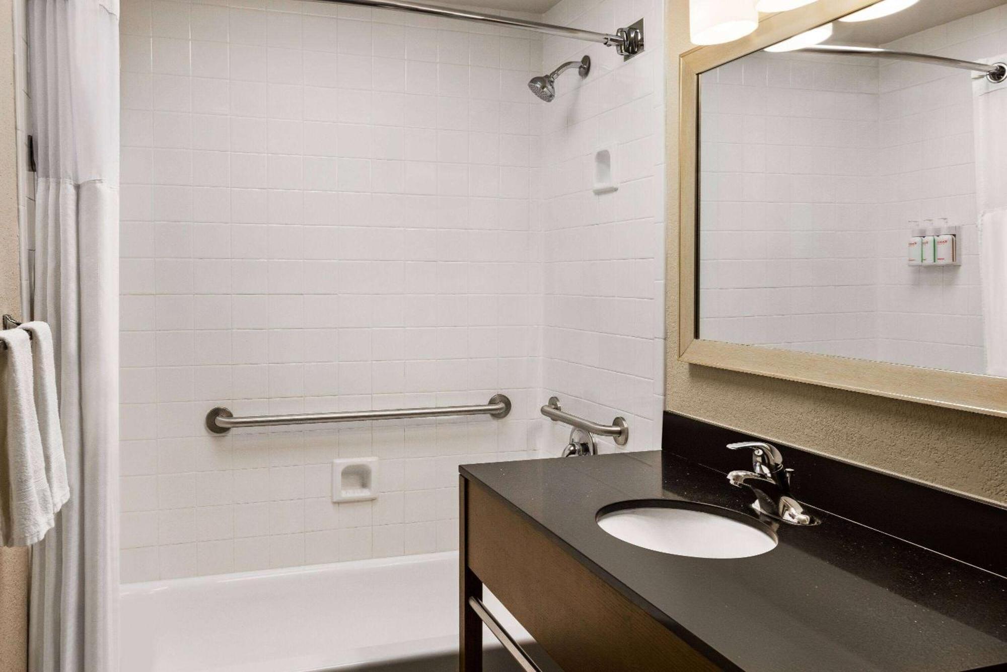 Ramada By Wyndham Albuquerque Airport Hotel Ngoại thất bức ảnh