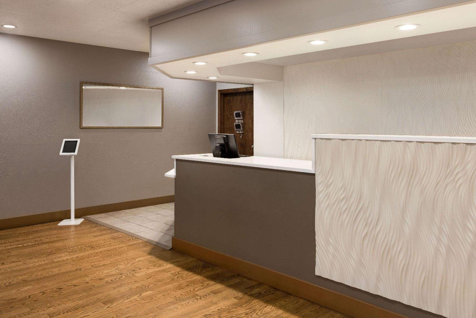 Ramada By Wyndham Albuquerque Airport Hotel Ngoại thất bức ảnh