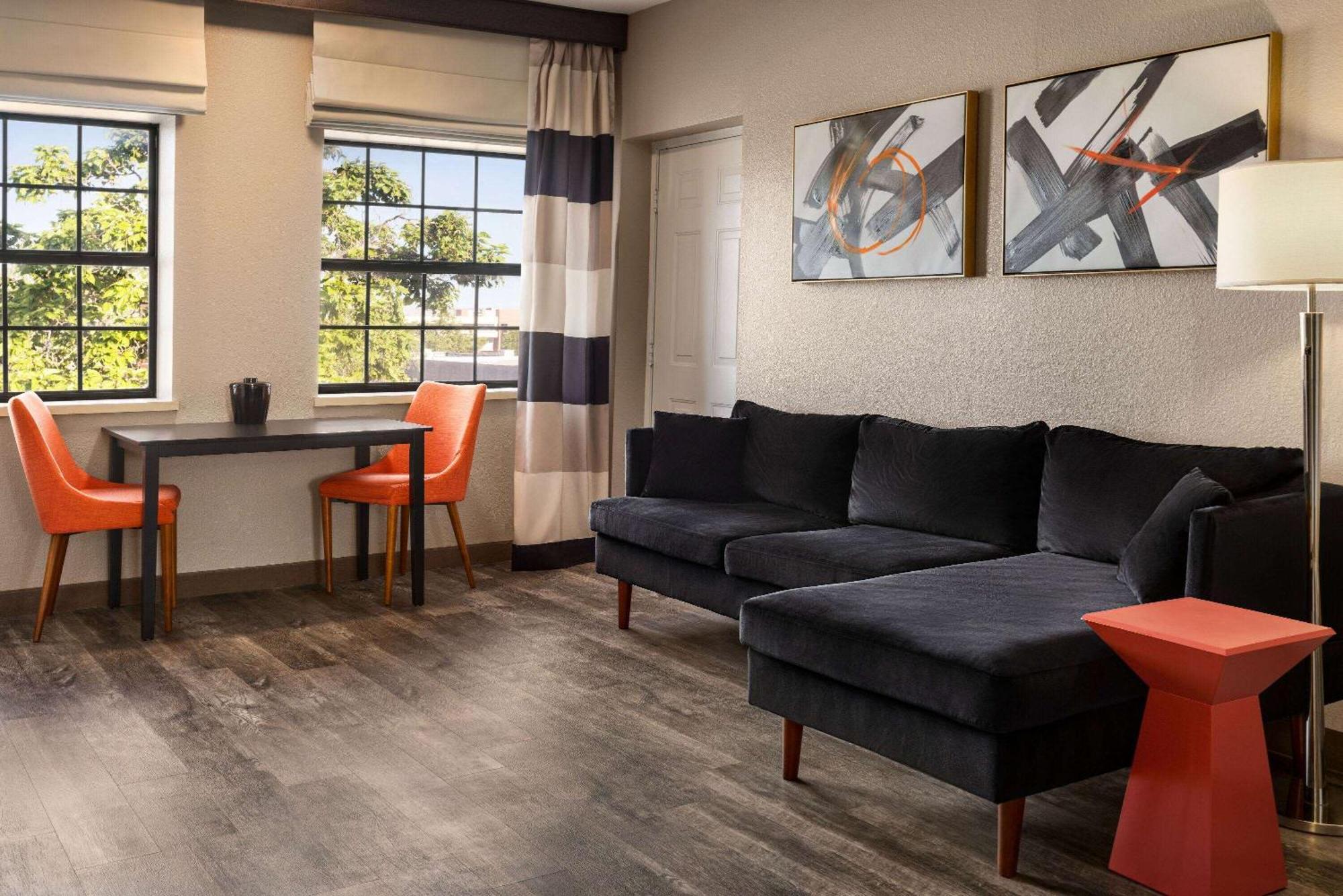 Ramada By Wyndham Albuquerque Airport Hotel Ngoại thất bức ảnh