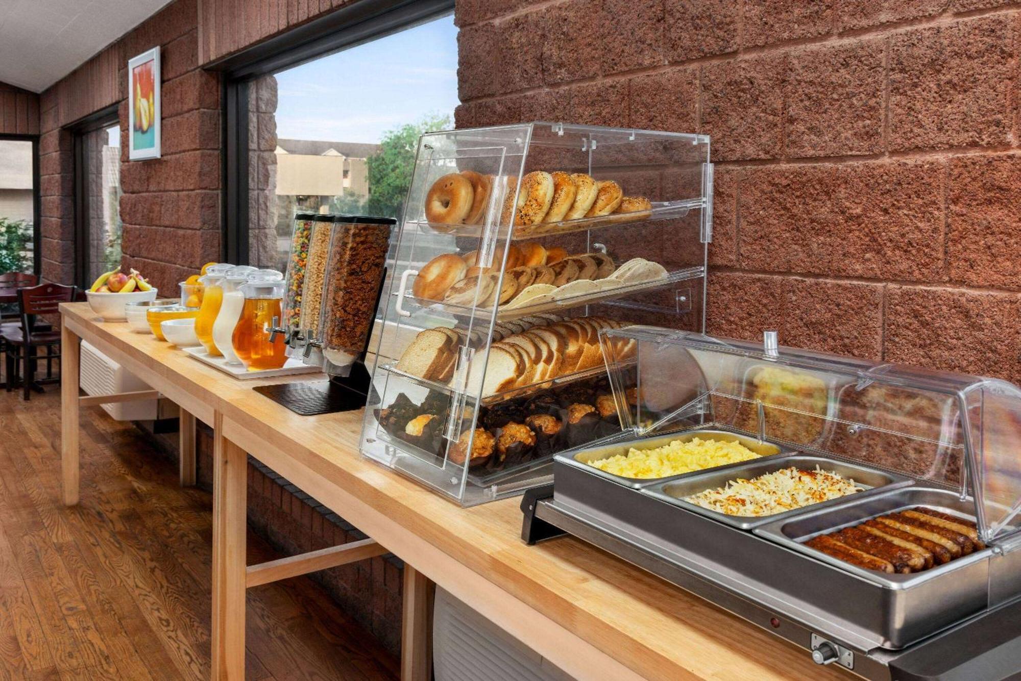 Ramada By Wyndham Albuquerque Airport Hotel Ngoại thất bức ảnh