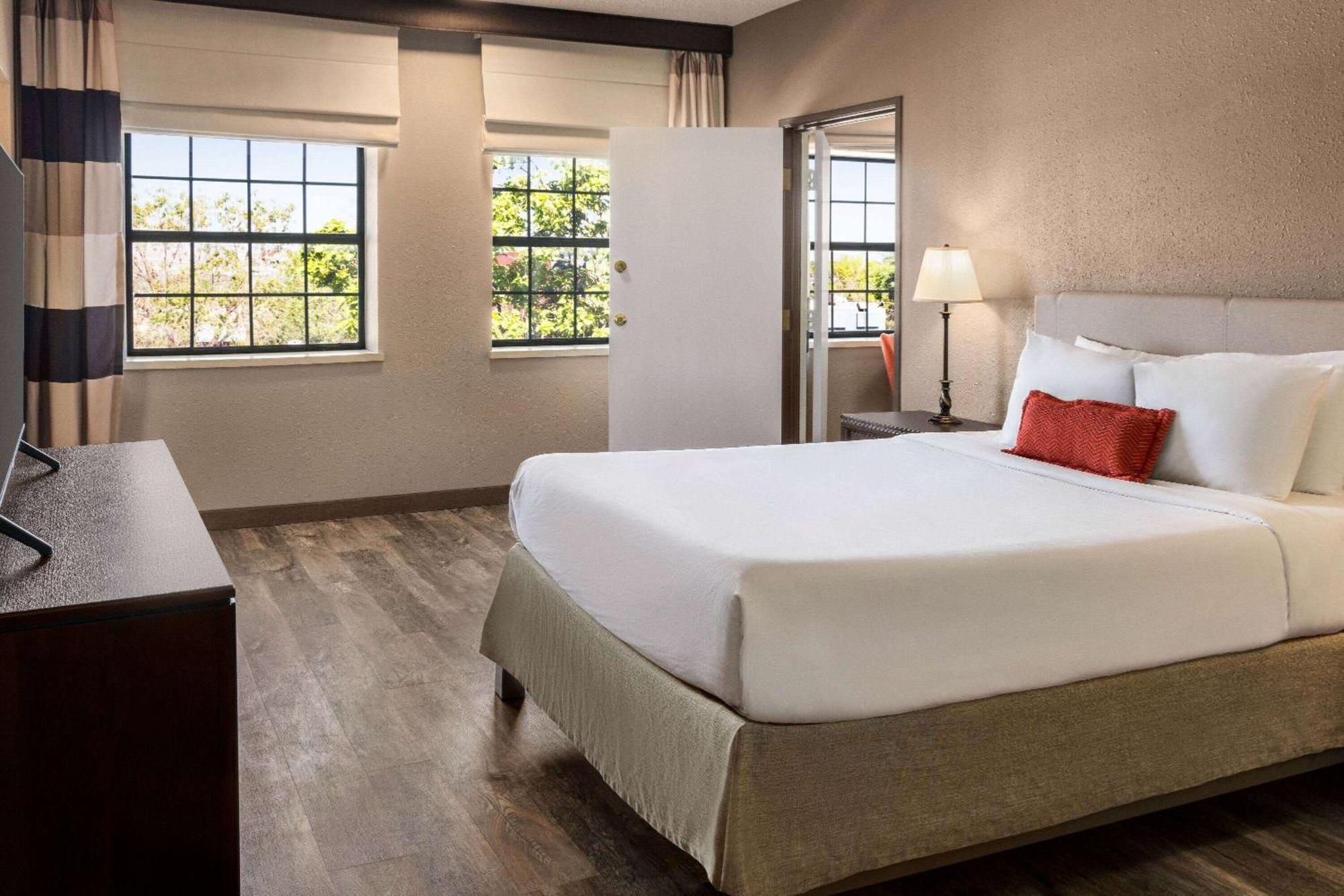 Ramada By Wyndham Albuquerque Airport Hotel Ngoại thất bức ảnh