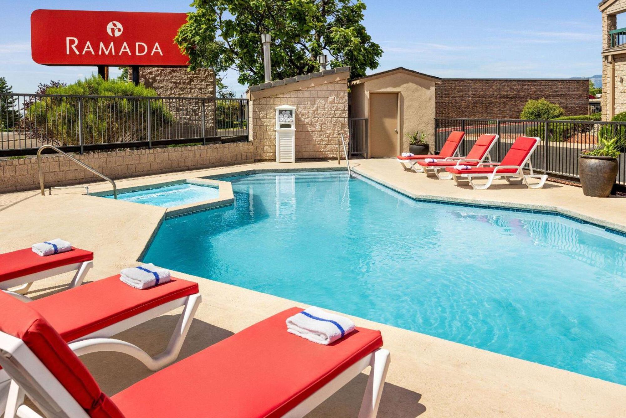 Ramada By Wyndham Albuquerque Airport Hotel Ngoại thất bức ảnh